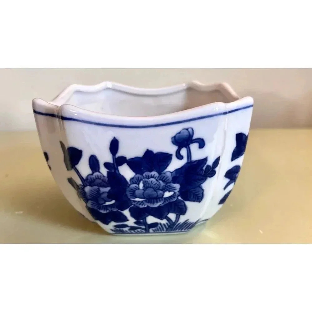 Vintage Blue & White Hexagon 5.5” Round Porcelian‎ Delftware Planter Floral